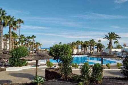 Bonito apartamento reformado, al lado del mar Costa Teguise Exterior foto