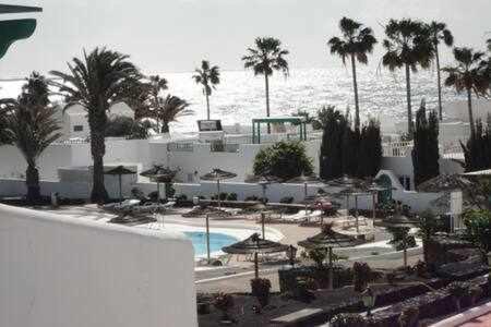 Bonito apartamento reformado, al lado del mar Costa Teguise Exterior foto